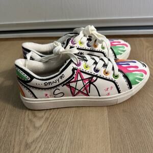Kids Steve Madden Size 3 Graphic Sneakers